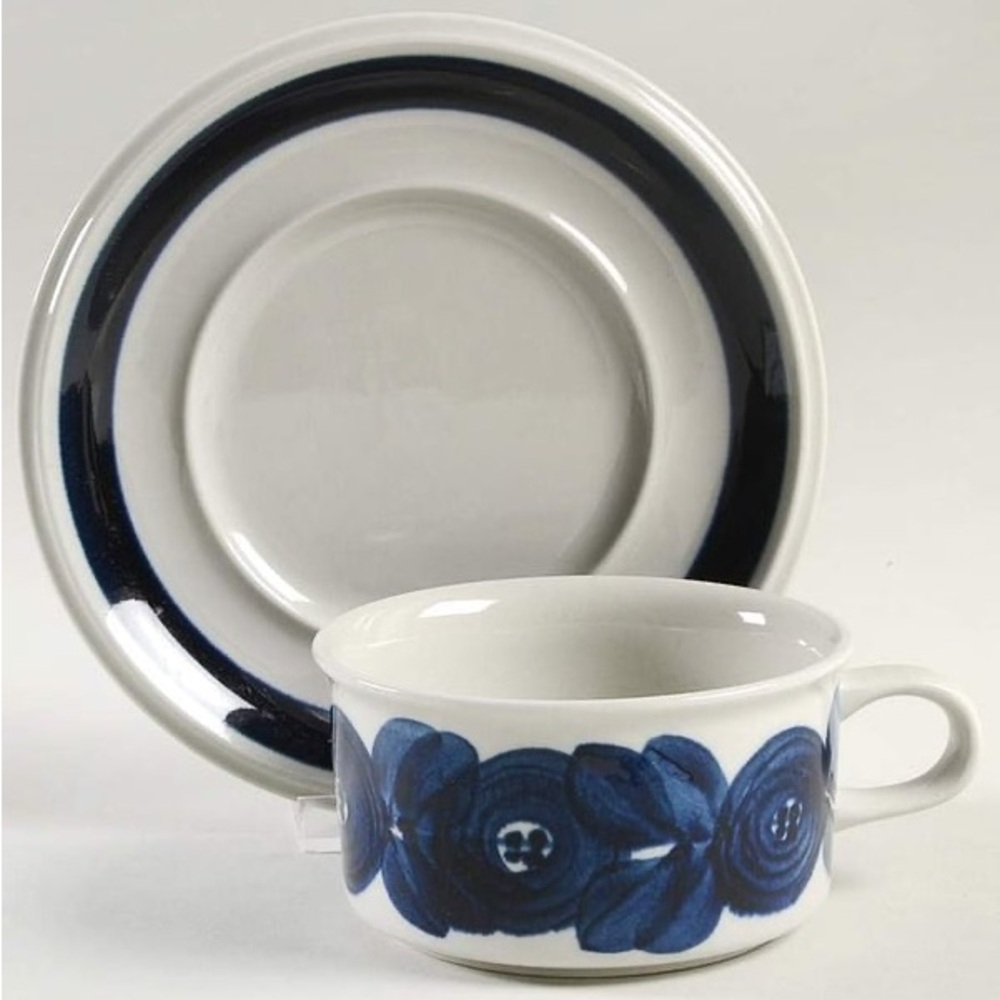 Arabia (Finland) 'Anemone' Flat Cup and Saucer Set Designed by Ulla Procopé